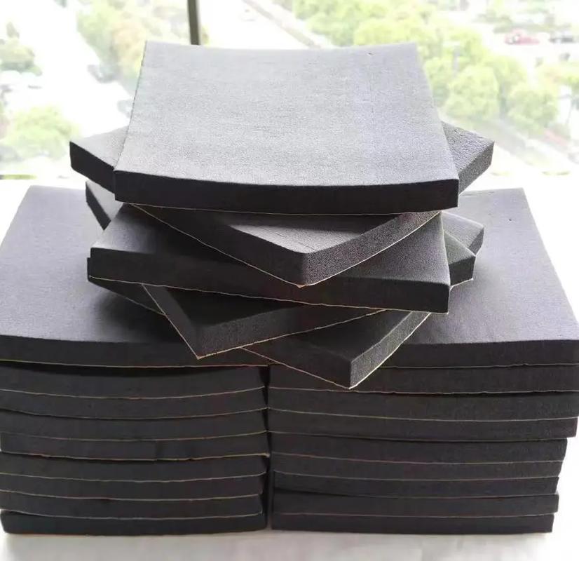 橡塑保溫材料廠家選擇優(yōu)質(zhì)的玻璃棉產(chǎn)品可以有效提高建筑物的節(jié)能